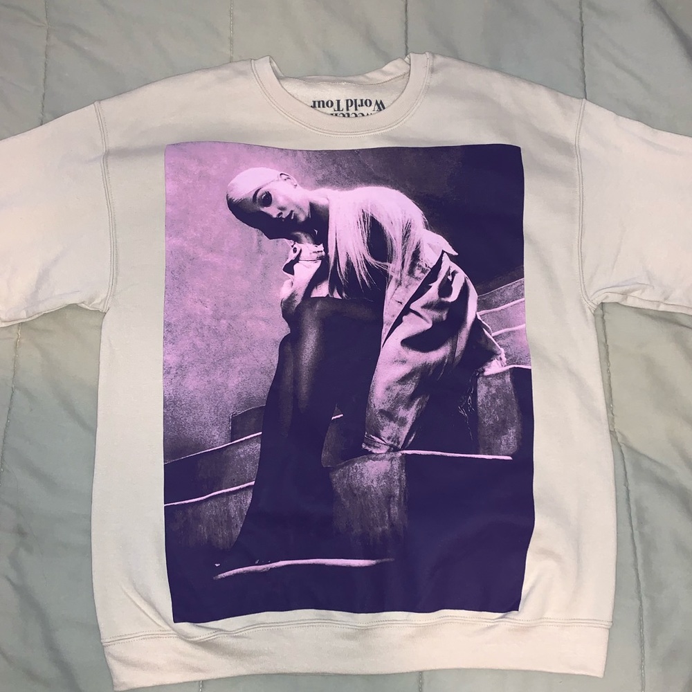 Ariana Grande Sweetener Tour Crew Neck!! ♡